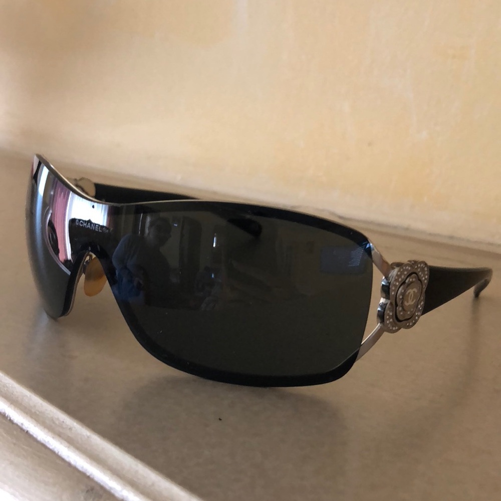 CHANEL sunglasses